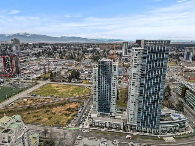 Photo du bâtiment - 13428-13105 Ave