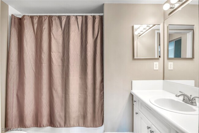 Foto del edificio - 1250 Wildwood Lakes Blvd