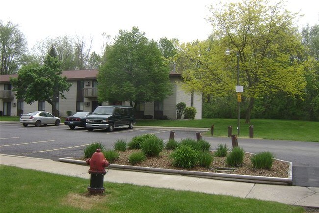 Building Photo - 1 br, 1 bath Apartment - Lake Wind Apartments