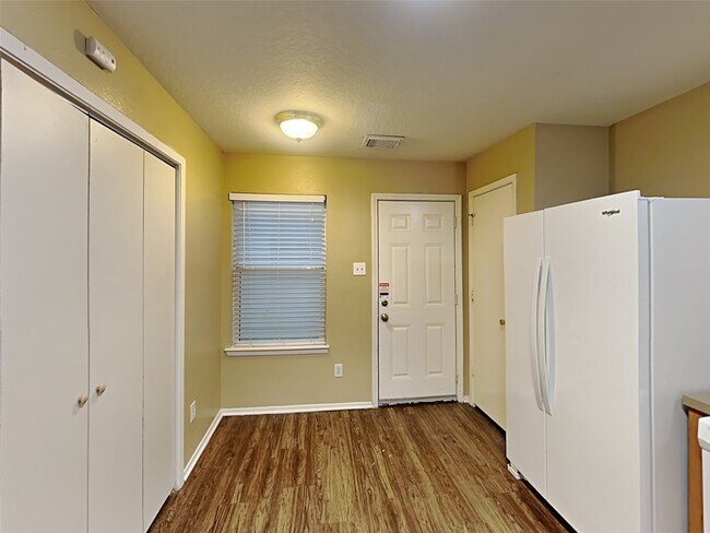 Foto del edificio - 6114 Elton Knolls St