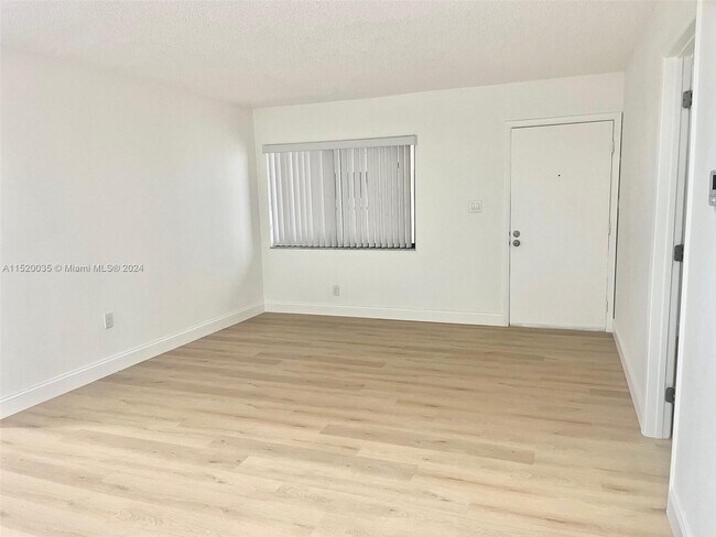 Foto del edificio - 8400 SW 133rd Avenue Rd