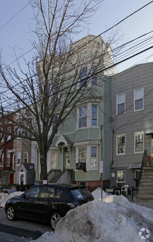 Building Photo - 335 Pavonia Ave