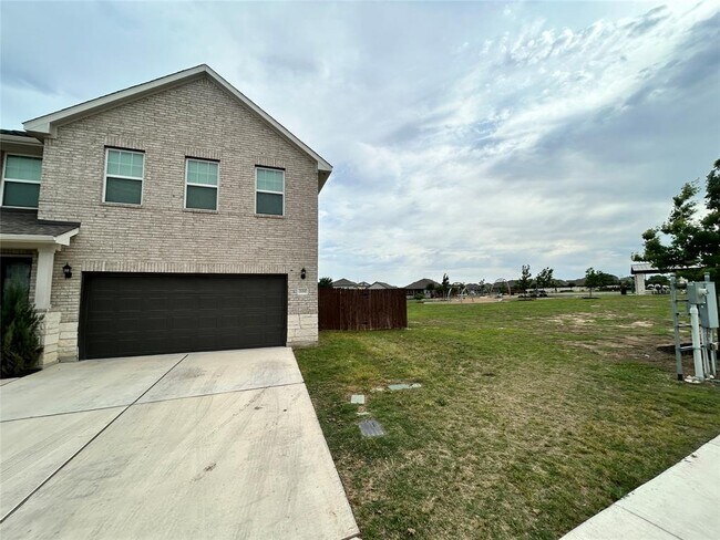 Foto del edificio - 200 Long Canyon Ln
