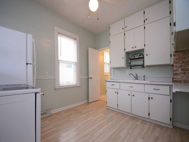 Building Photo - 3821 Castelar St