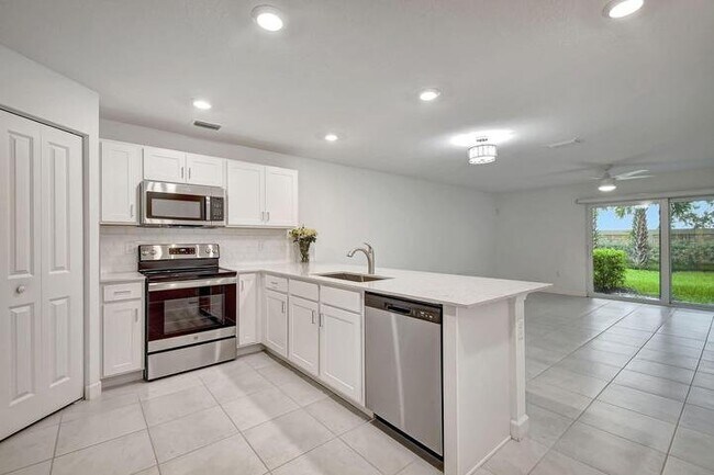 Foto del edificio - 6851 Broadwater Ln