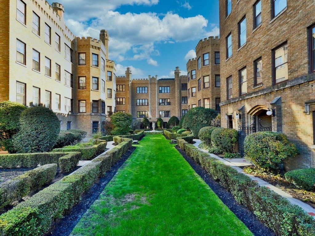 2422 W Greenleaf Ave Unit 3, Chicago, IL 60645 Condo for Rent in