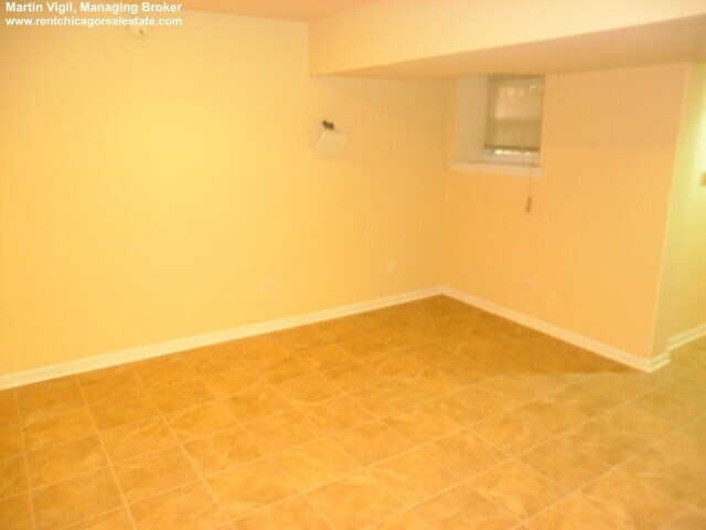 Building Photo - 1615 W Thome Ave