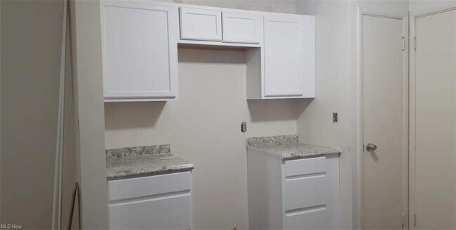 Foto del edificio - 432 E Montrose St