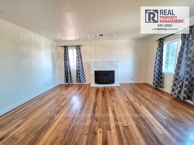 Building Photo - Rent Drop: 4 Bedroom 3 Bathroom Family Hom...