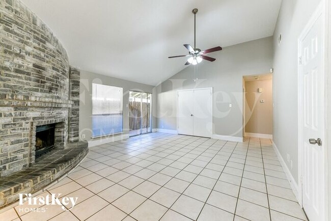 Foto del edificio - 3823 Ebury Dr
