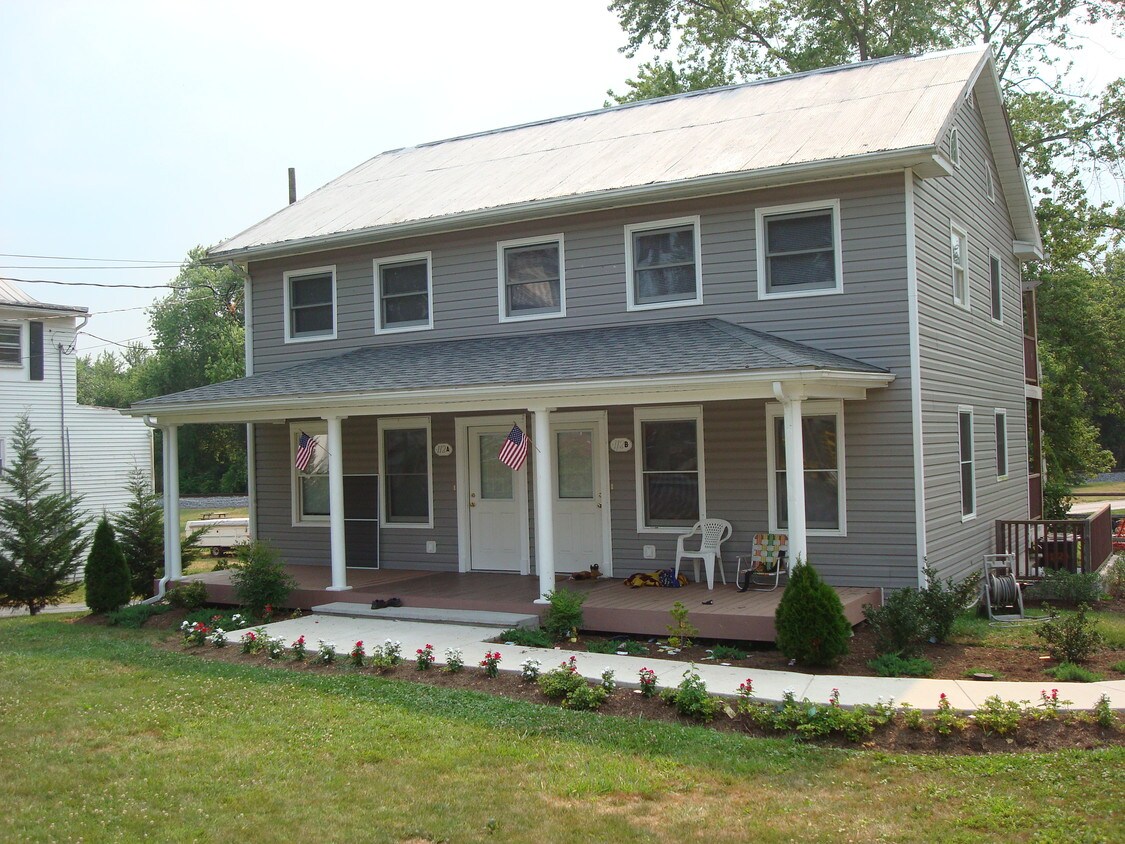 Primary Photo - 112 Main St