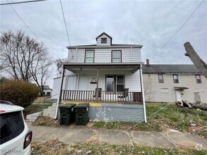 Building Photo - 919 Spring Ave NE
