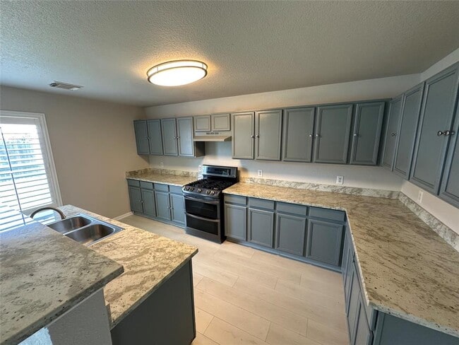 Building Photo - 318 Remington Heights Dr
