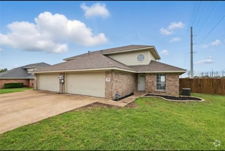 Building Photo - 310 California Dr