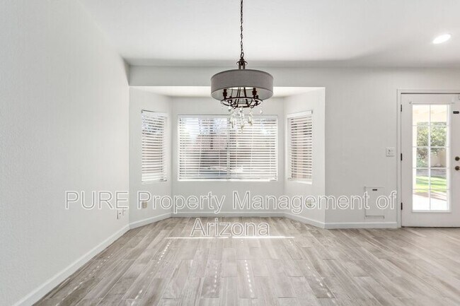 Foto del edificio - 6017 E Betty Elyse Ln