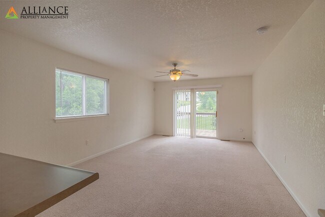 Foto del edificio - Balcony & Walkout Basement!