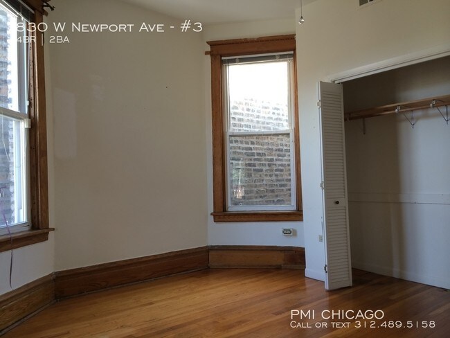 Foto del edificio - 830 W Newport Ave