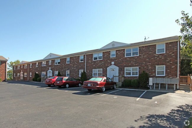 The Savannah Terrace & Square Apartments - Savannah Square & Terrace Apartments