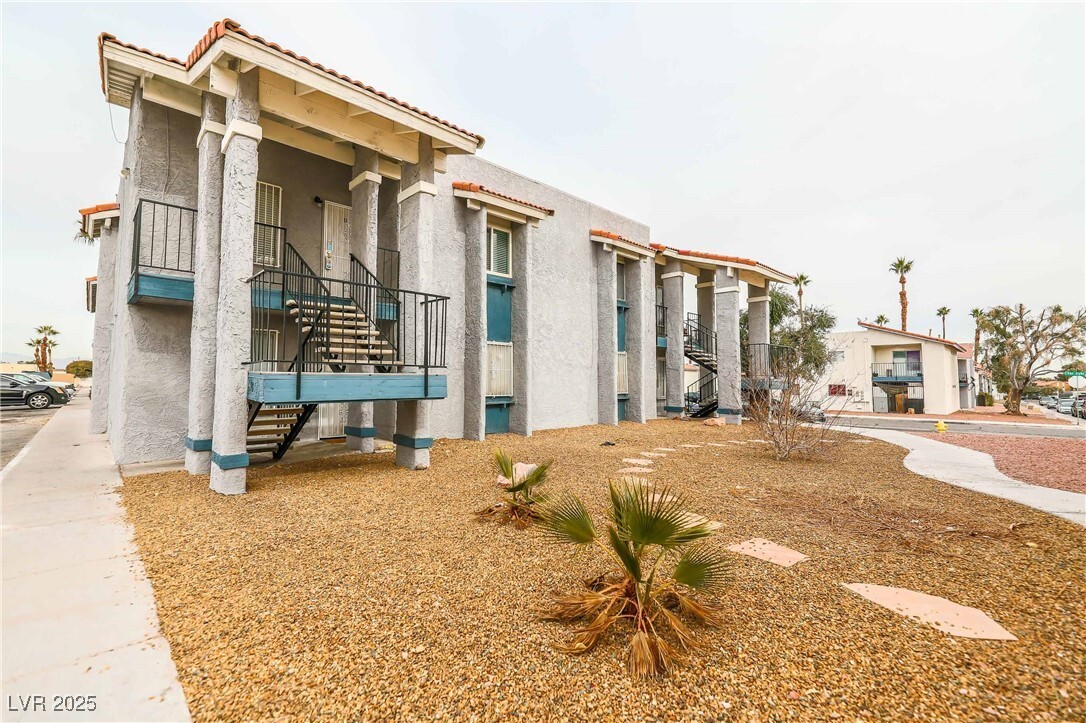 Foto principal - 3649 S Van Dyke Ave