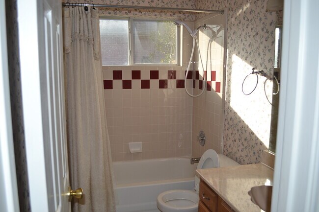 Foto del edificio - House For Lease in Arlington
