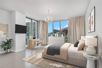 Building Photo - 5959 Collins Ave