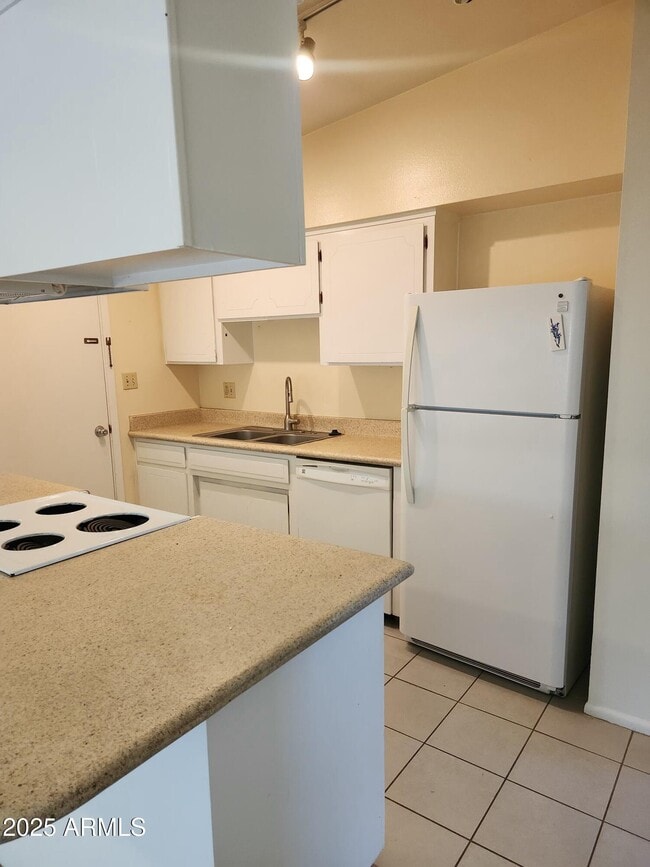 Building Photo - 1719 W Royal Palm Rd