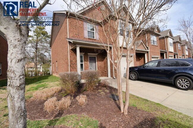 Building Photo - Amazing 3 bedroom home with attached garag...
