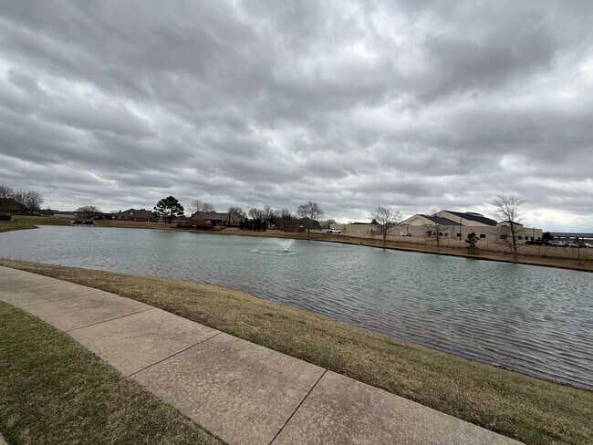 Foto del edificio - COMING SOON- 3 Bedroom With Whole House Generator, Bonus Room, Pet Friendly