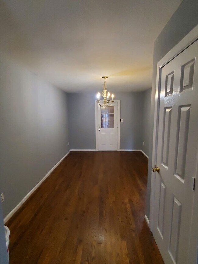 Foto del edificio - 3 bed 1 bath