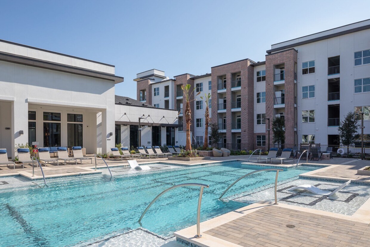 Foto principal - Get The Most Out of 2 BEDROOM APARTMENT