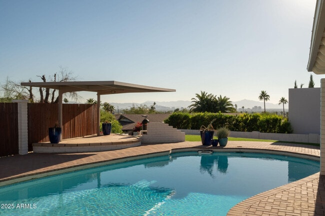 Building Photo - 2439 E Lincoln Cir