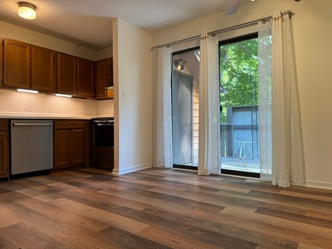 Foto del edificio - 2821 Seclusion Ct
