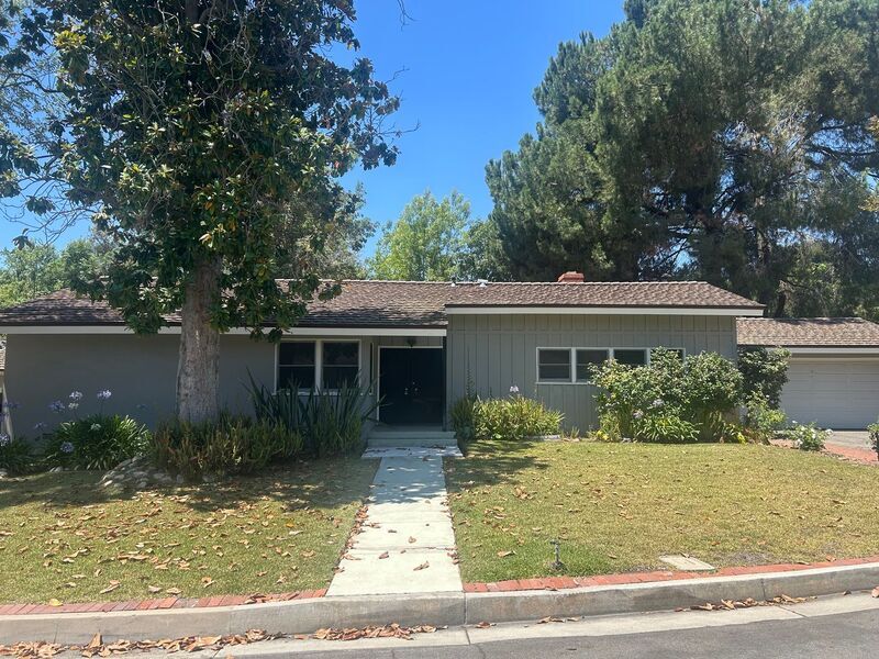 Foto principal - 1845 McFarlane St