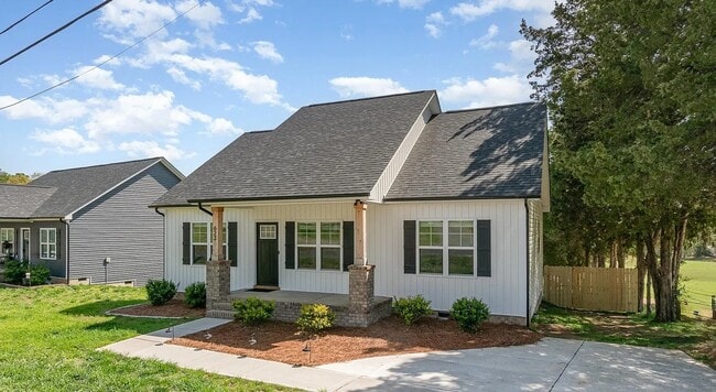 Foto del edificio - 623 Skyland Dr