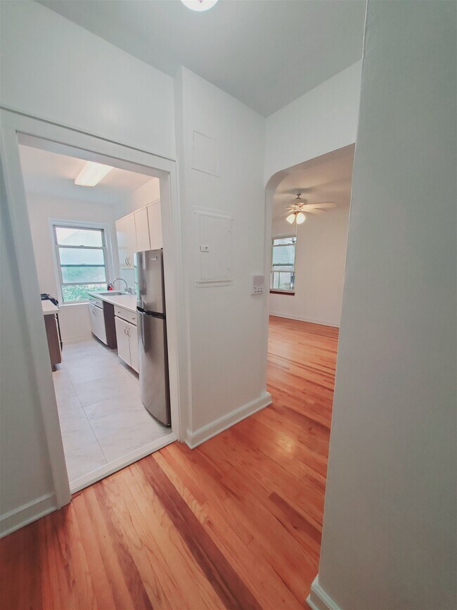 Building Photo - 122 Woodside Green Apt #3, Stamford, CT 06...