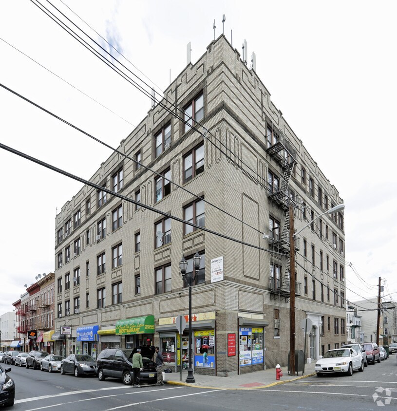 Primary Photo - 424 17th St