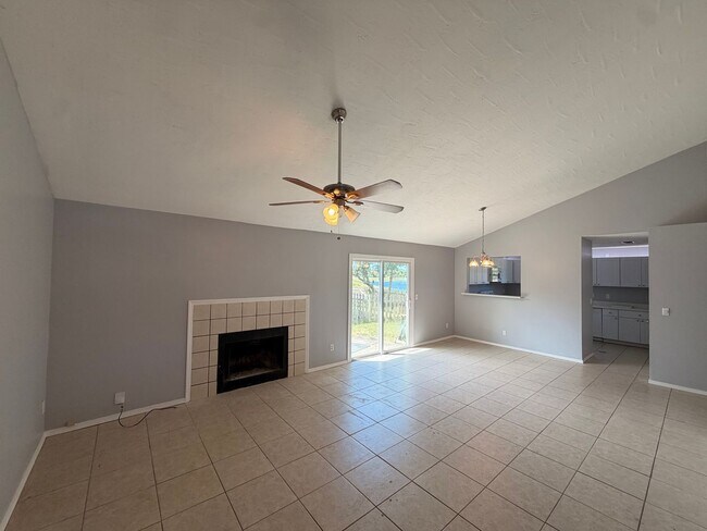 Building Photo - Move-In Ready 3/2 with Brand New Kitchen in Port Orange