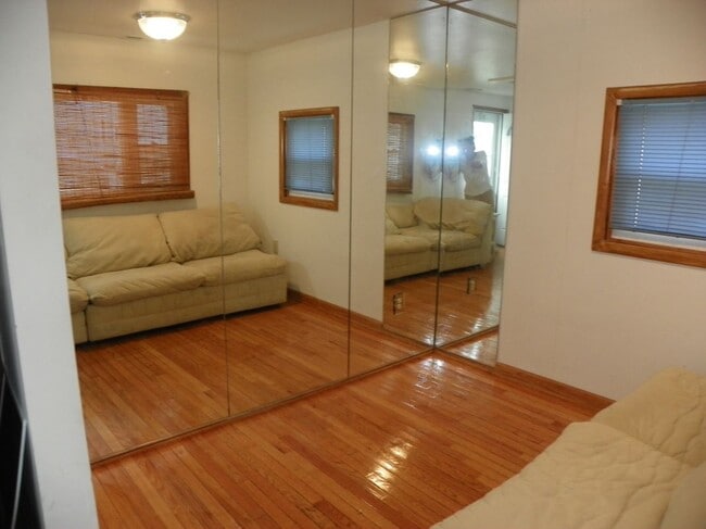 Building Photo - 105 17th Ave