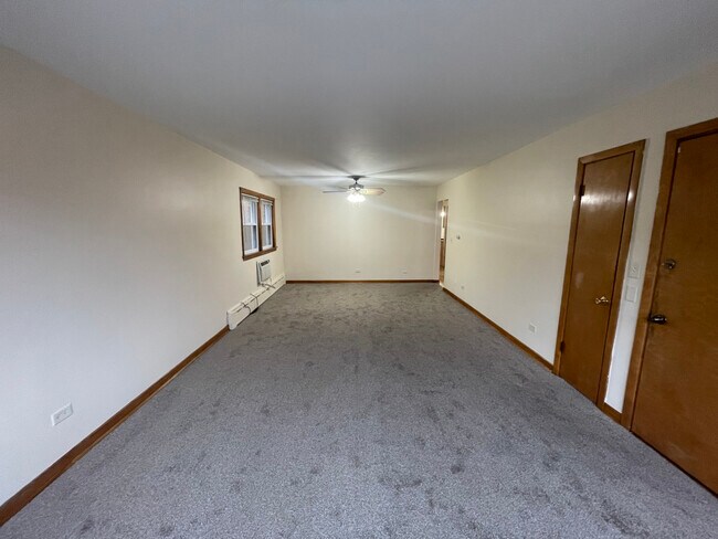 Building Photo - 5359 W Drummond Pl