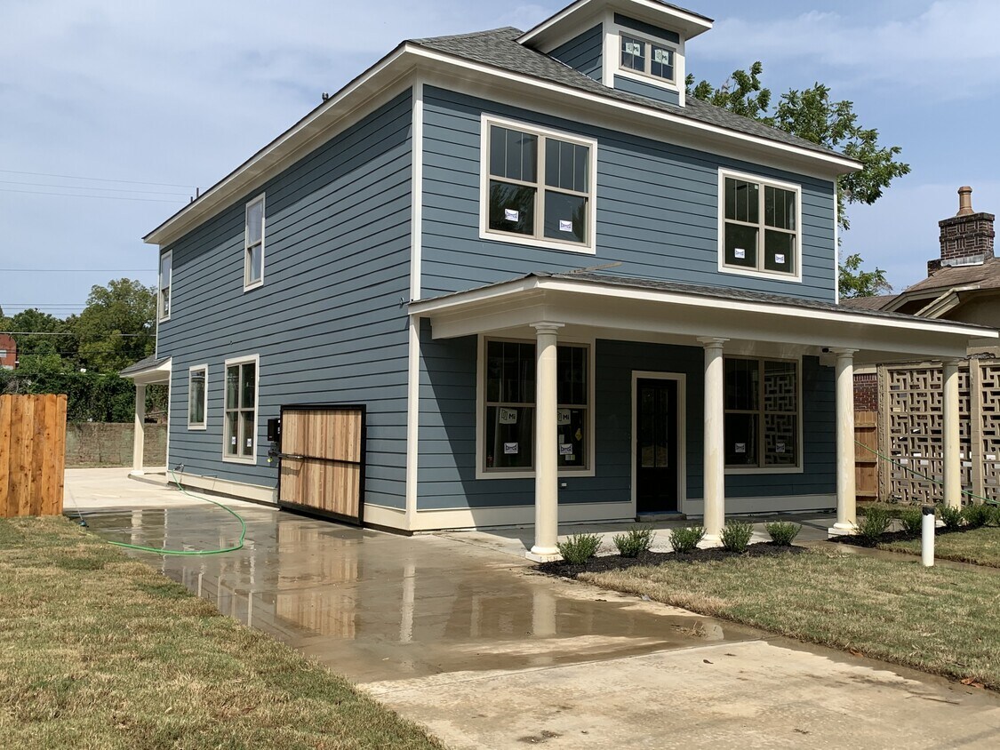 Building Photo - 2374 Forrest Ave