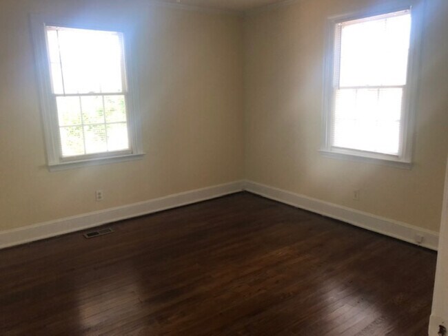 Foto del edificio - 2229 Stewart St