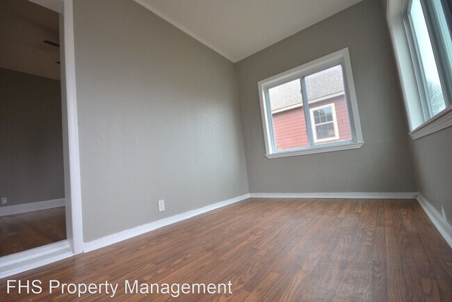 Foto del edificio - 3 br, 1 bath House - 915 W Poplar Street