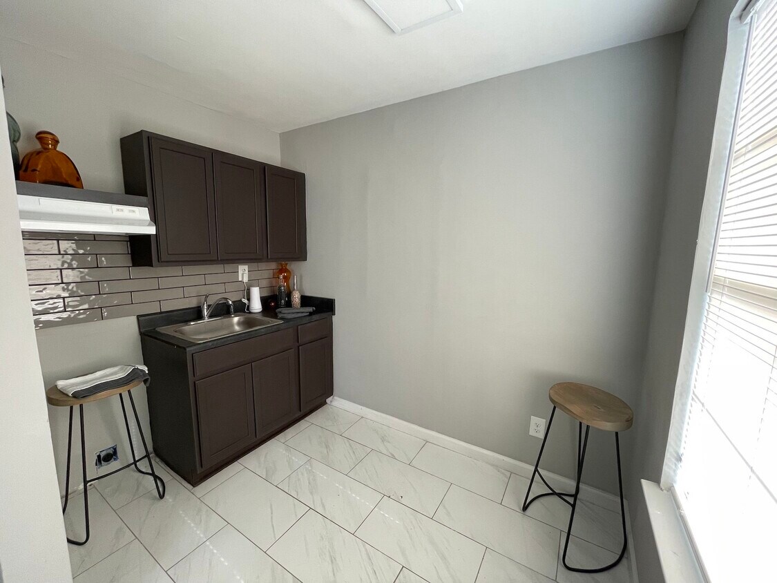 Primary Photo - 100 Cotton Ave SW