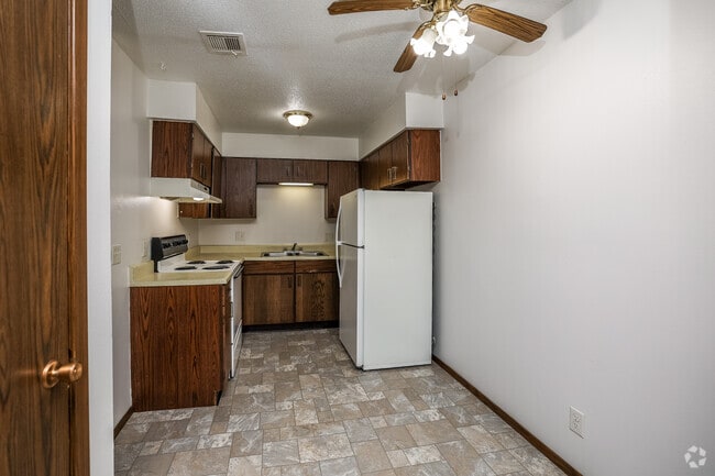 1BR, 1BA - 798 SF - Apache Park