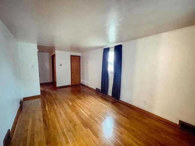 Building Photo - 528 Cypress Alley