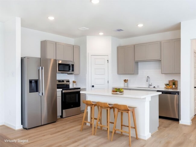 Building Photo - 2031 Longmire Villas Ct