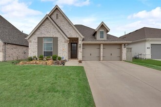 Building Photo - 612 Swift St