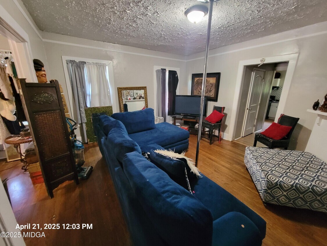 Foto del edificio - 1336 Winton Ave