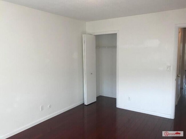 Foto del edificio - 3 bedroom in Brooklyn NY 11201