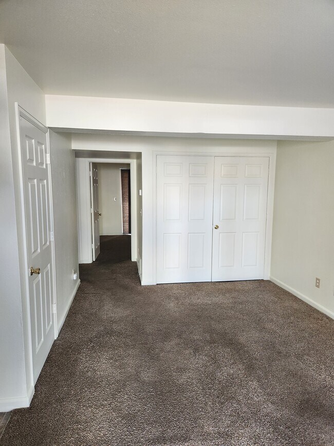 Building Photo - 905 Mt Werner Cir